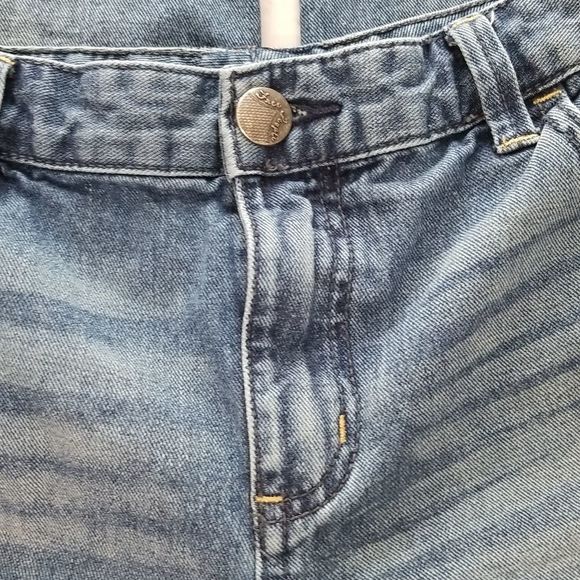 FP Women's Distressed Denim Capri Jeans, Cut-Offs, Frayed Hem - Picture 4 of 16